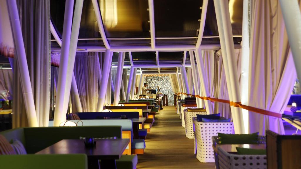 Restaurace v ubytování TS SUITES Seminyak Bali