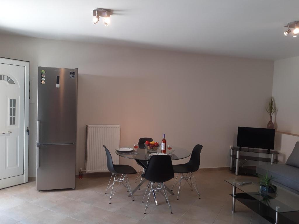 TV a/nebo společenská místnost v ubytování Vasiliki Residence