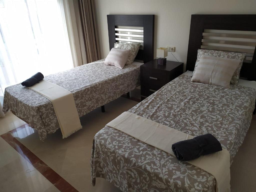Postel nebo postele na pokoji v ubytování VILLA RIVIERA CON PISCINA PRIVADA JUNTO AL CAMPO DE GOLF