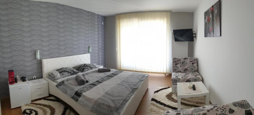 Postel nebo postele na pokoji v ubytování Veliki Raj Plus