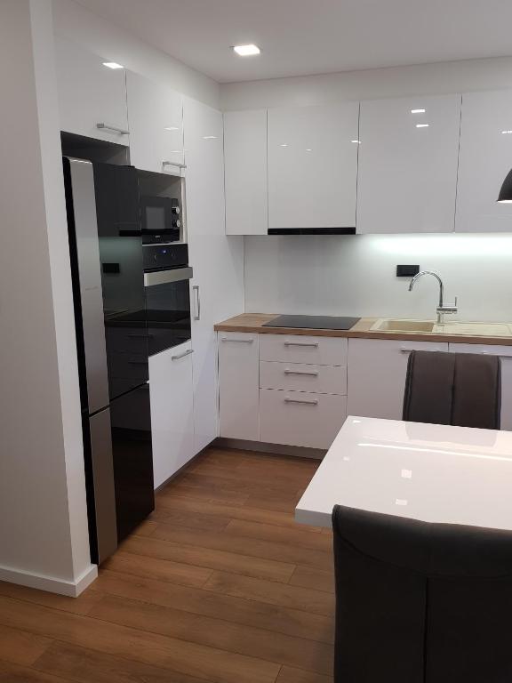 Kuchnia lub aneks kuchenny w obiekcie MarSim Lux apartman Zagreb