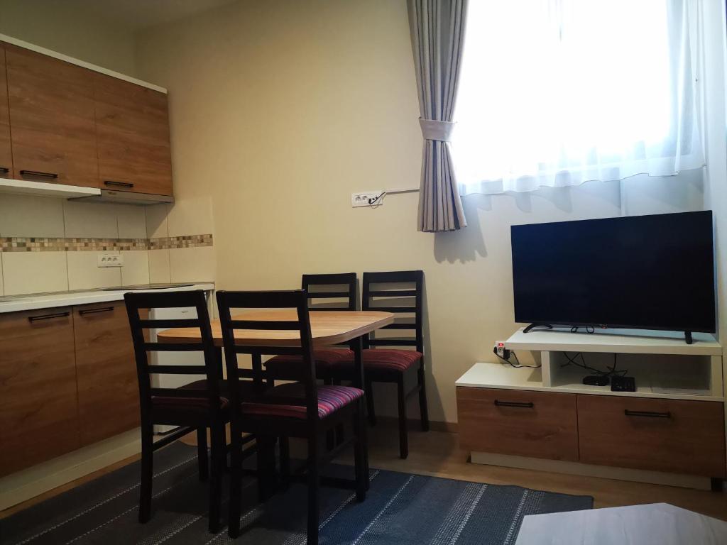 TV a/nebo společenská místnost v ubytování Apartments&Camping ZIP
