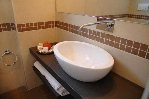 Koupelna v ubytování Hotel Ambassador