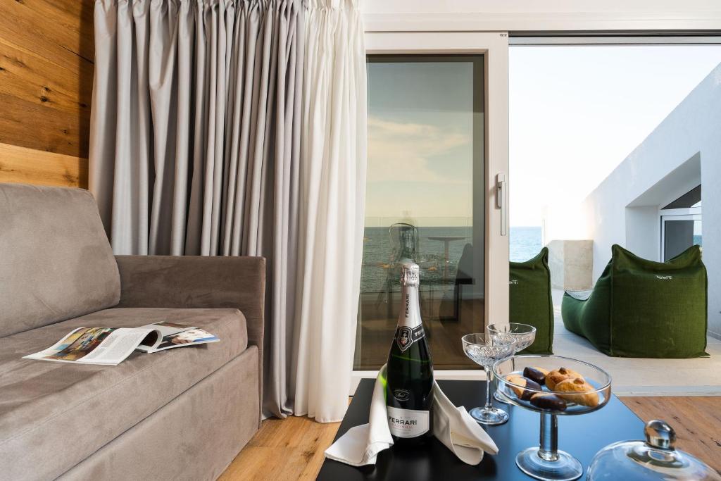 Nápoje v ubytovaní Re Dionisio Luxury Suites