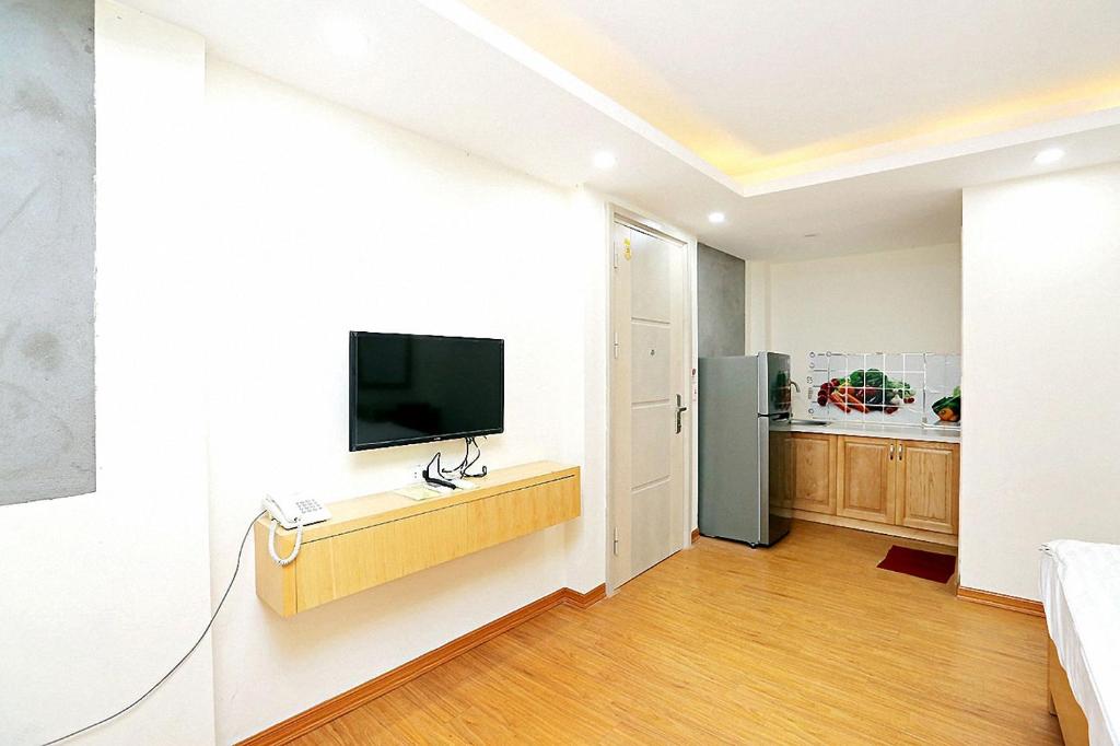 TV a/nebo společenská místnost v ubytování Galaxy Hanoi Hotel & Apartment - 12 ngõ 80 Trần Duy Hưng