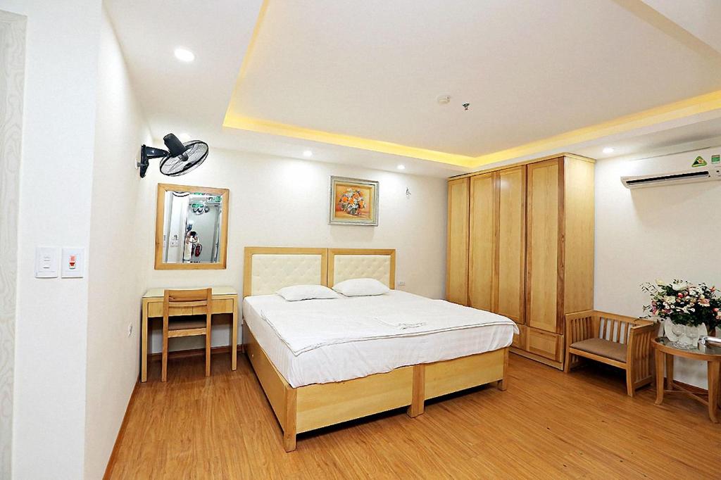 Postel nebo postele na pokoji v ubytování Galaxy Hanoi Hotel & Apartment - 12 ngõ 80 Trần Duy Hưng