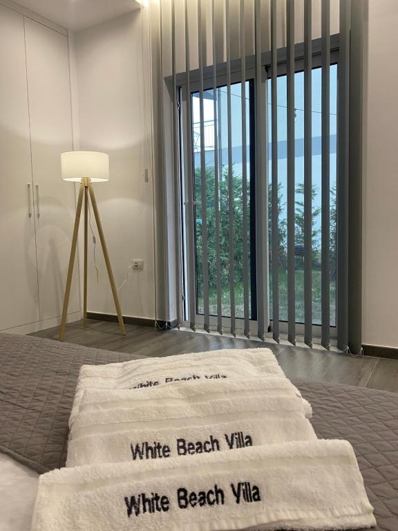 Postel nebo postele na pokoji v ubytování White Beach Villa 1 - Luxury