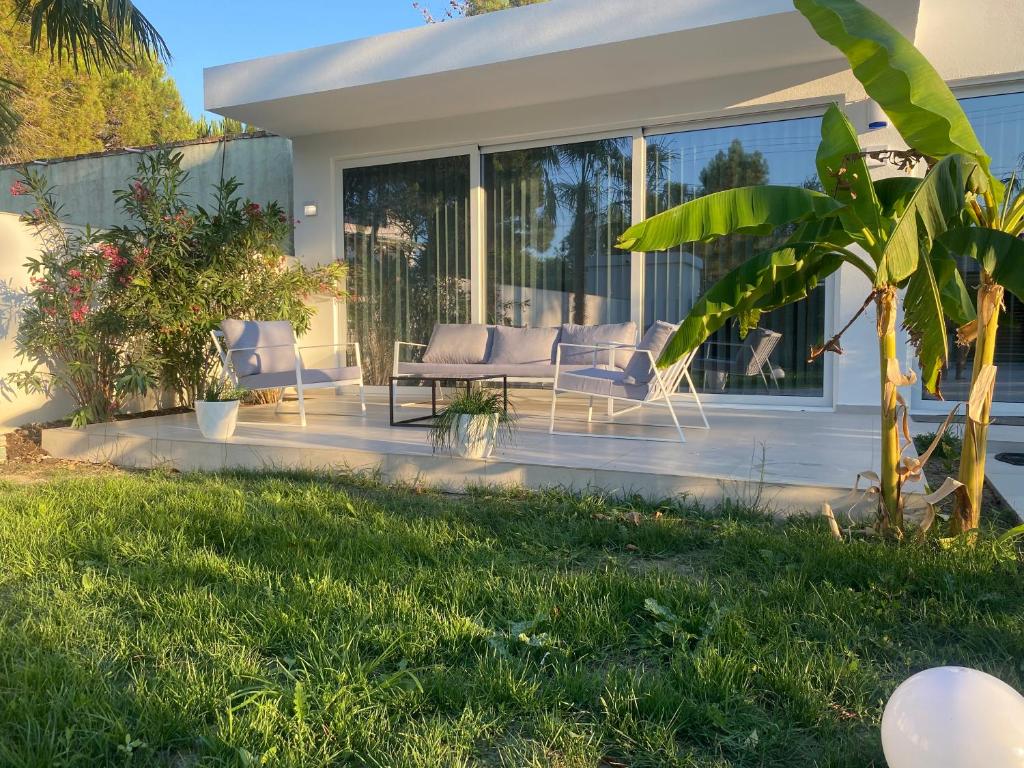 Zahrada ubytování White Beach Villa 1 - Luxury