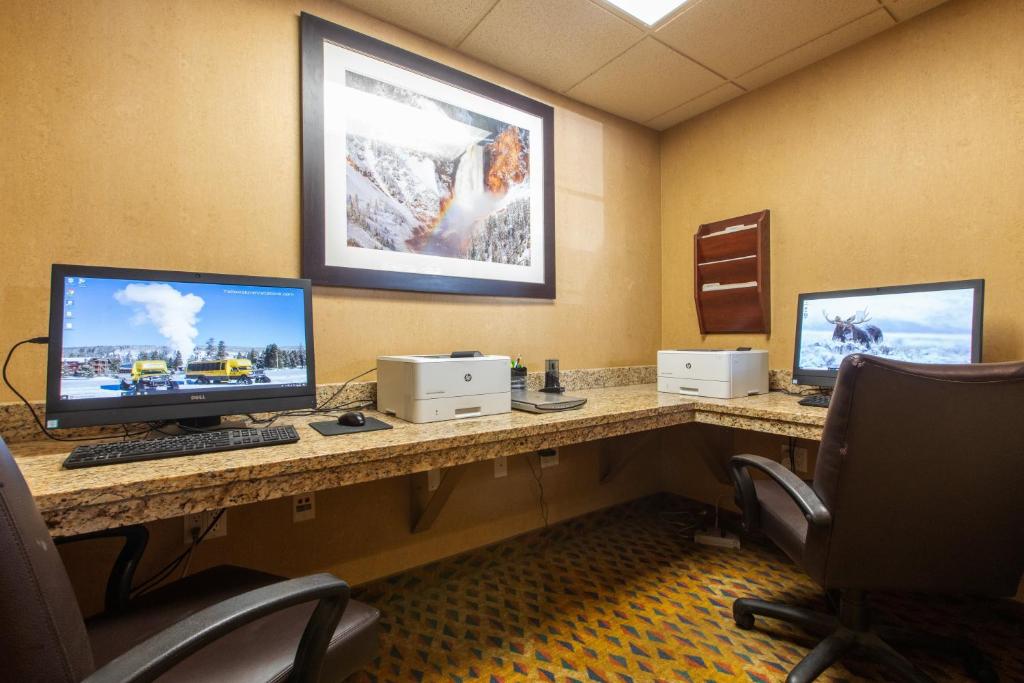 a room with two computer monitors on a desk at Holiday Inn West Yellowstone, an IHG Hotel in West Yellowstone