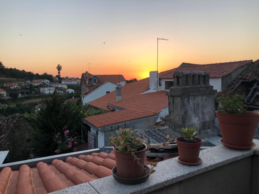 O nascer ou o pr do sol visto a partir do apartamento