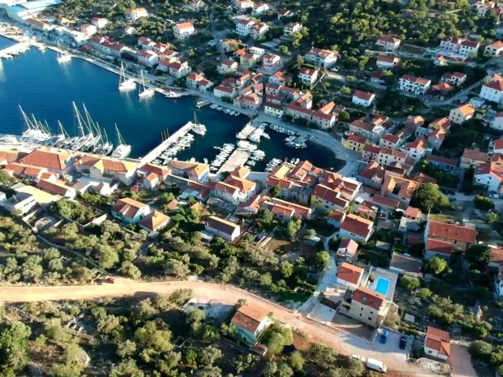 Nespecifikovaný výhled na destinaci Sali nebo výhled na město při pohledu z apartmánu