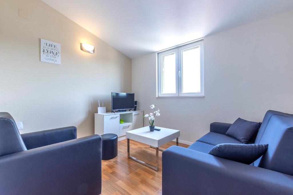 TV a/nebo společenská místnost v ubytování Apartments Listes