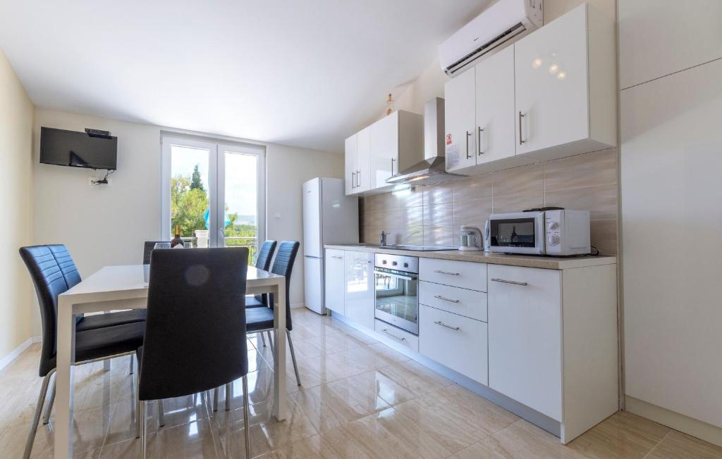 Kuchyň nebo kuchyňský kout v ubytování Apartments Listes