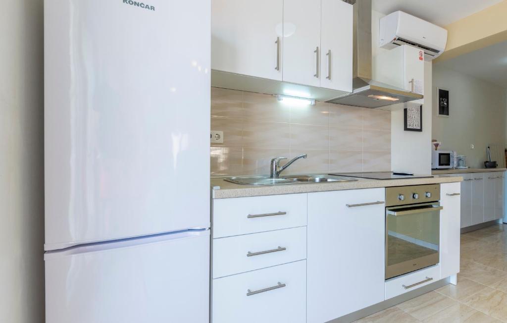 Kuchyň nebo kuchyňský kout v ubytování Apartments Listes
