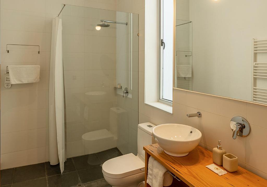 Koupelna v ubytování Fauna Hotel