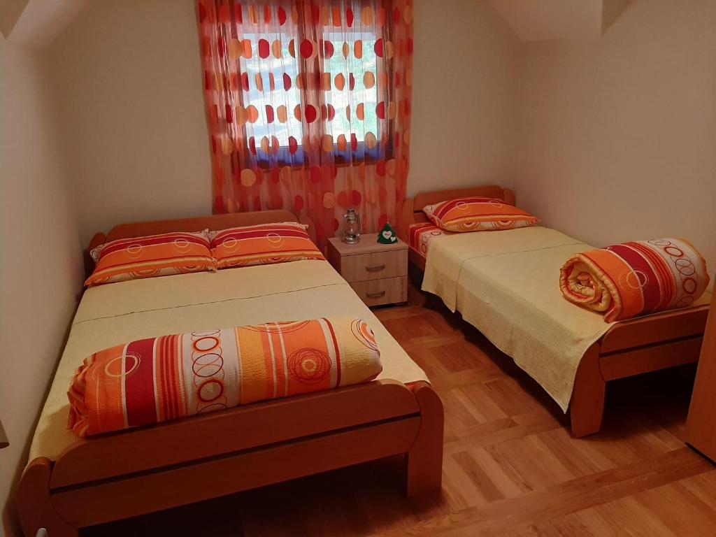 Кровать или кровати в номере Apartman Sunčana dolina, Zaovine