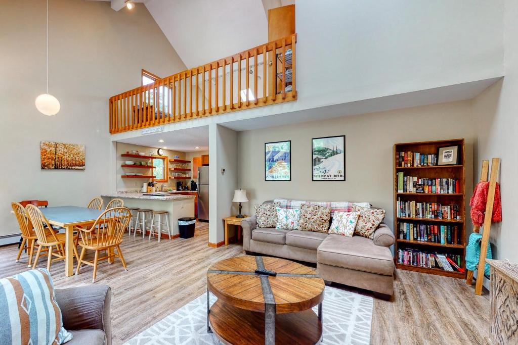 A seating area at North Conway Townhouse 3H