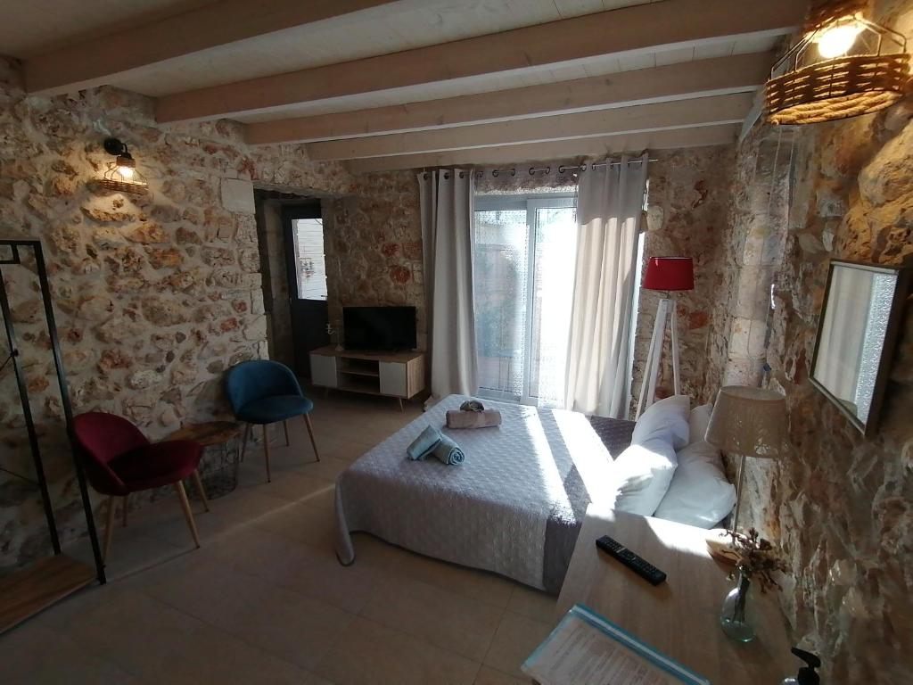 Postel nebo postele na pokoji v ubytování Luxurious bungalow in Ipsos beach