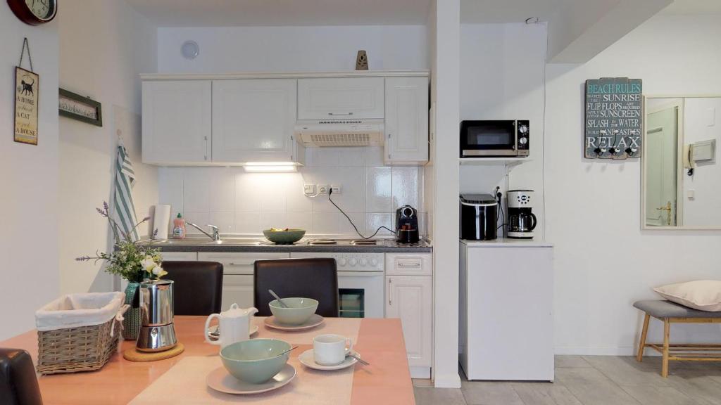 Η κουζίνα ή μικρή κουζίνα στο MIRTA apartment by the sea & park