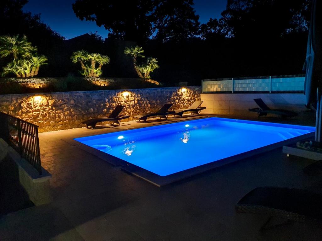 Bazén v ubytování Letorina rooms and apartments with pool nebo v jeho okolí