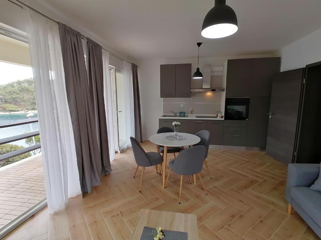 Kuchyňa alebo kuchynka v ubytovaní Apartman Bella 2