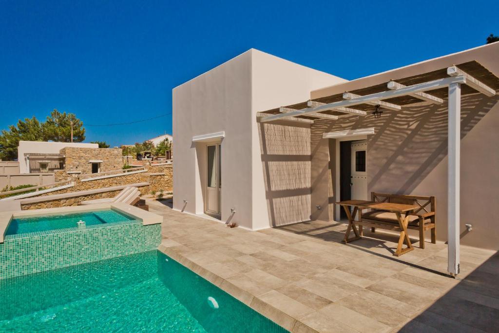 Villa con piscina y casa en Lux View Suites en Kyra Panagia