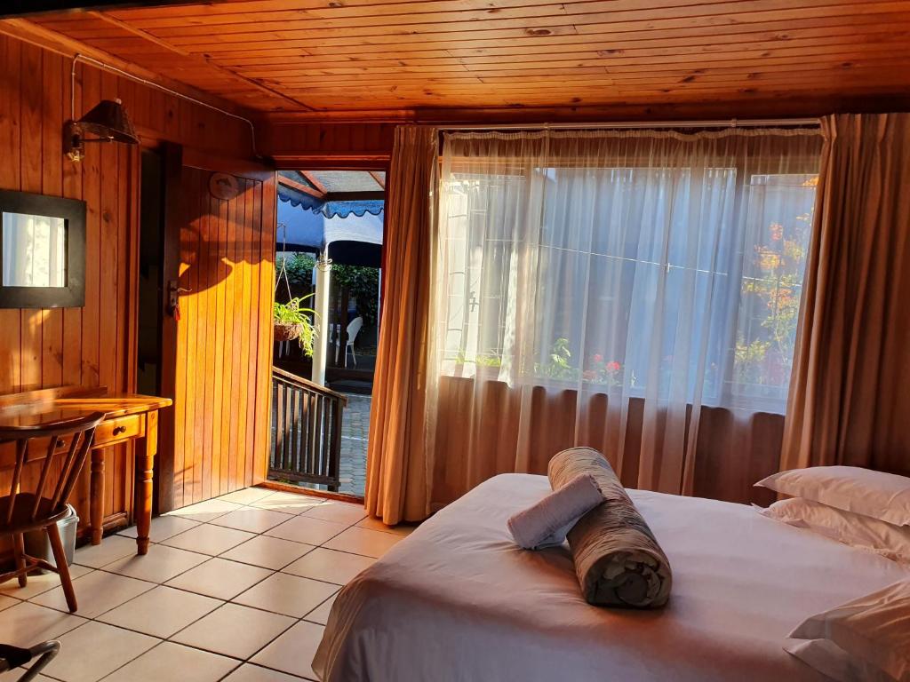 Lakeside Accommodation - Image 45