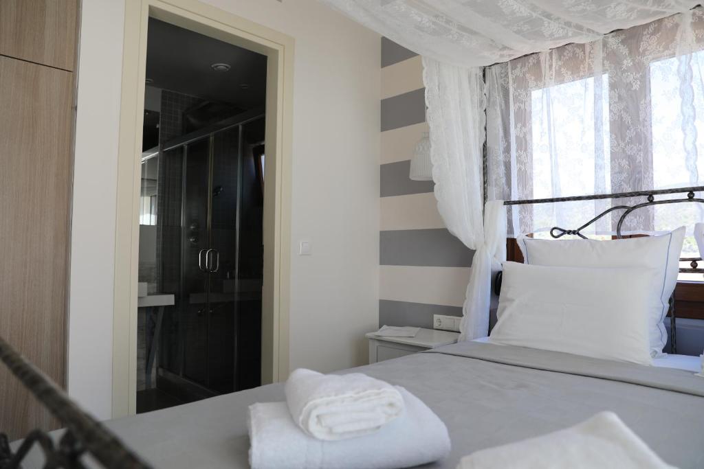 Postel nebo postele na pokoji v ubytování Dimitra Boutique Hotel