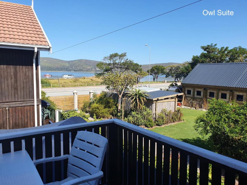 Lakeside Accommodation - Image 31