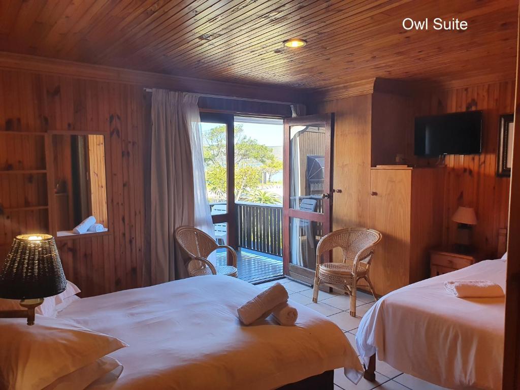 Lakeside Accommodation - Image 35