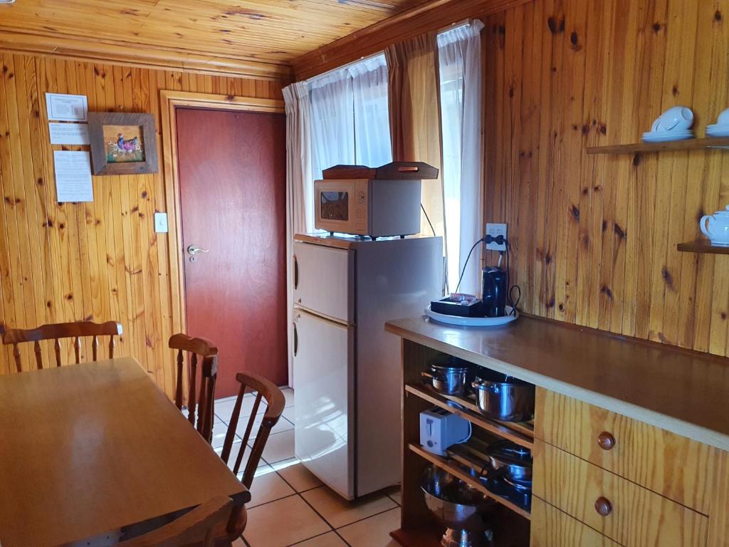 Lakeside Accommodation - Image 29