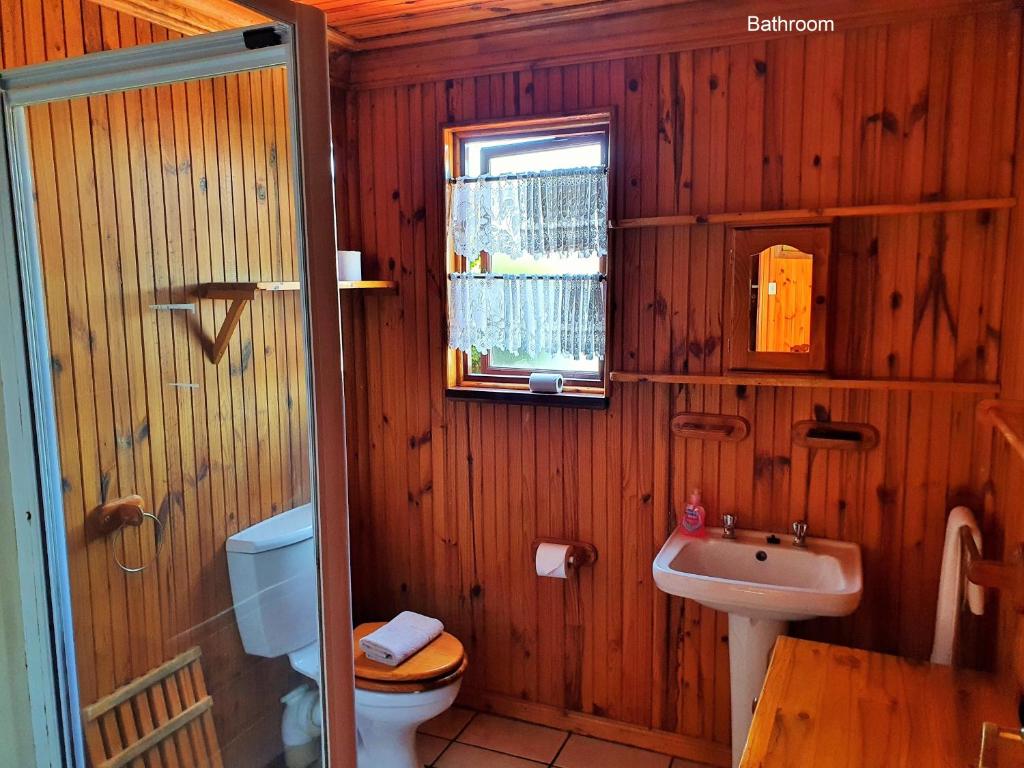 Lakeside Accommodation - Image 30