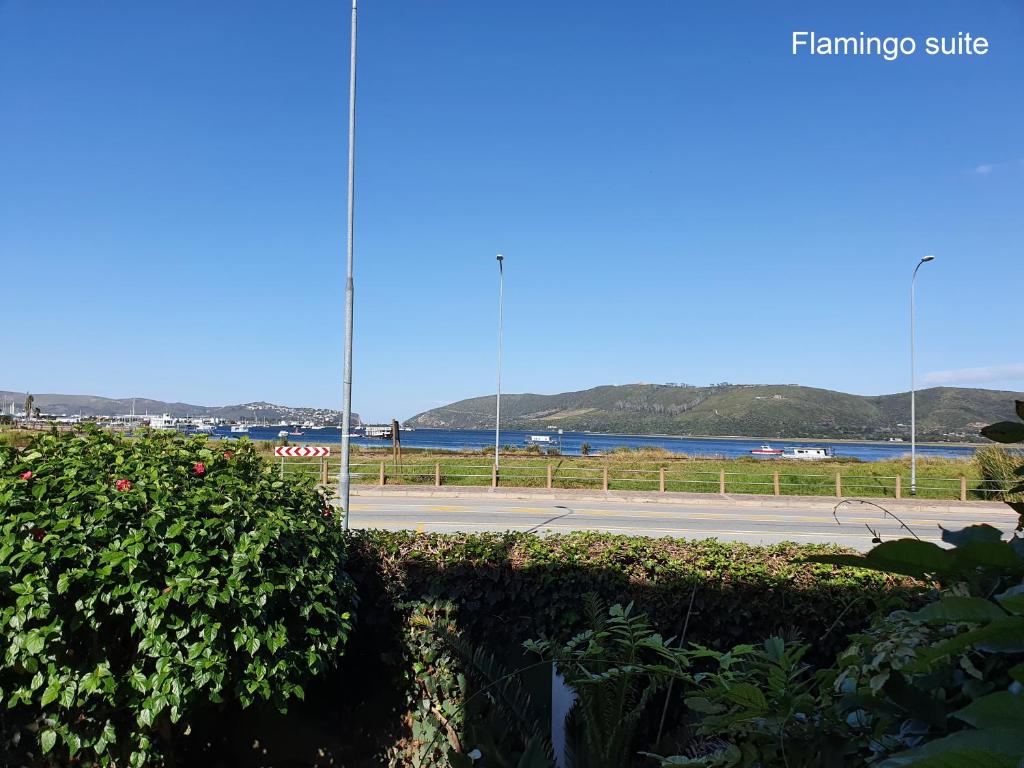 Lakeside Accommodation - Image 22