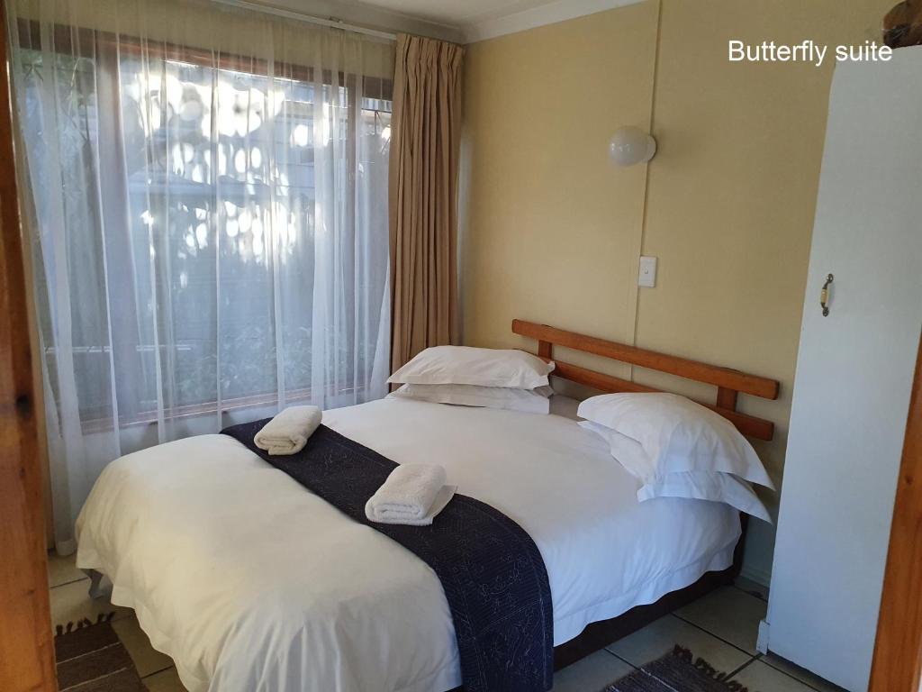 Lakeside Accommodation - Image 16