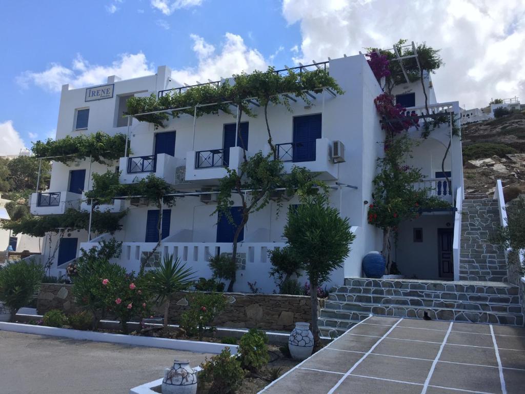 a building with a lot of plants on it at Pension Irene in Ios Chora