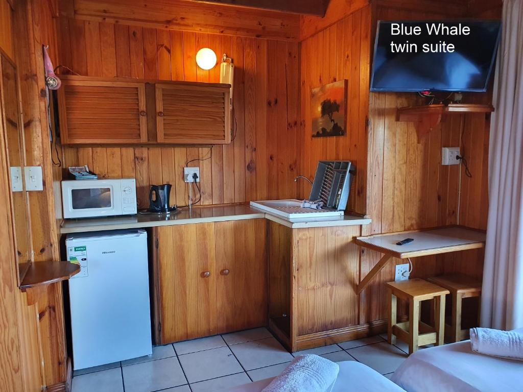 Lakeside Accommodation - Image 12