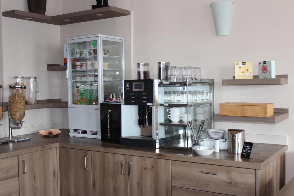Příslušenství pro přípravu čaje a kávy v ubytování Hotel Alex