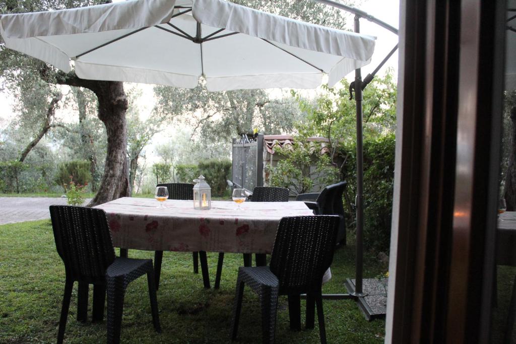 Vonkajšia záhrada v ubytovaní Relax in the Olive Grove