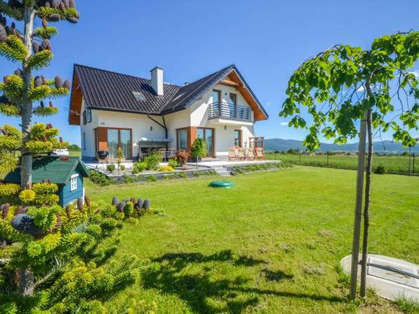 Vonkajšia záhrada v ubytovaní Apartamenty Górskie Widoki koło Szczyrku