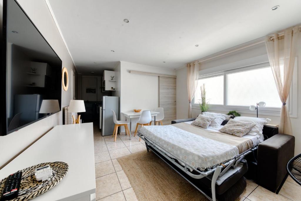 a bedroom with a bed and a dining room at Cosy apartment + secured PARKING in Cannes