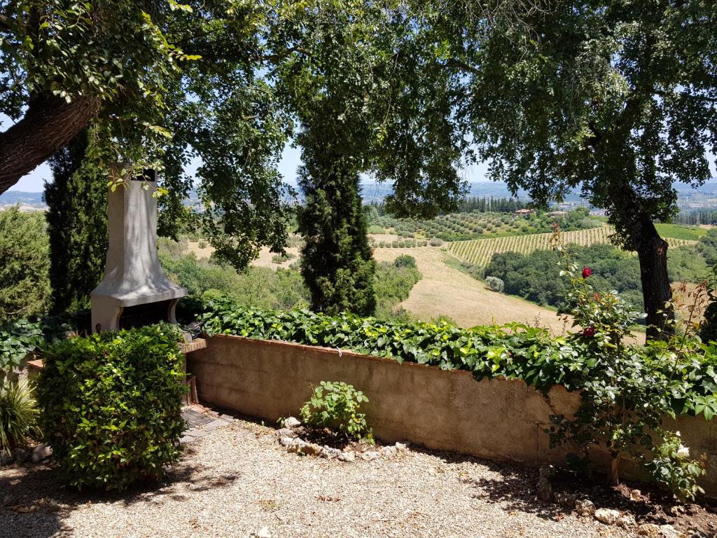 Ogród w obiekcie Il Leccio - casa toscana il fienile