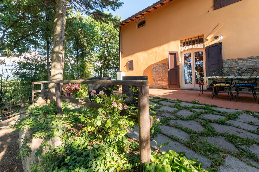 Ogród w obiekcie Il Leccio - casa toscana il fienile
