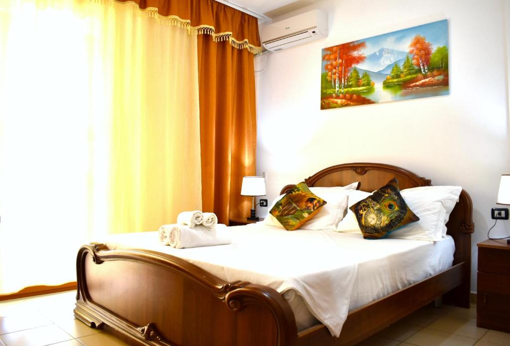 Кровать или кровати в номере Hotel Mali i Robit