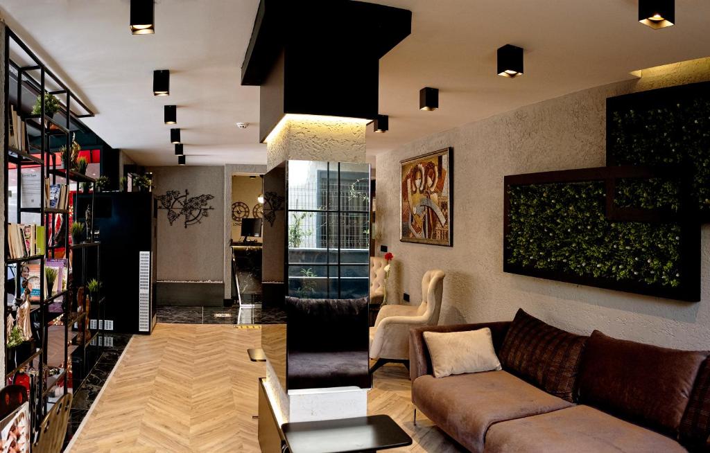 A seating area at Mielo Lara Hotel