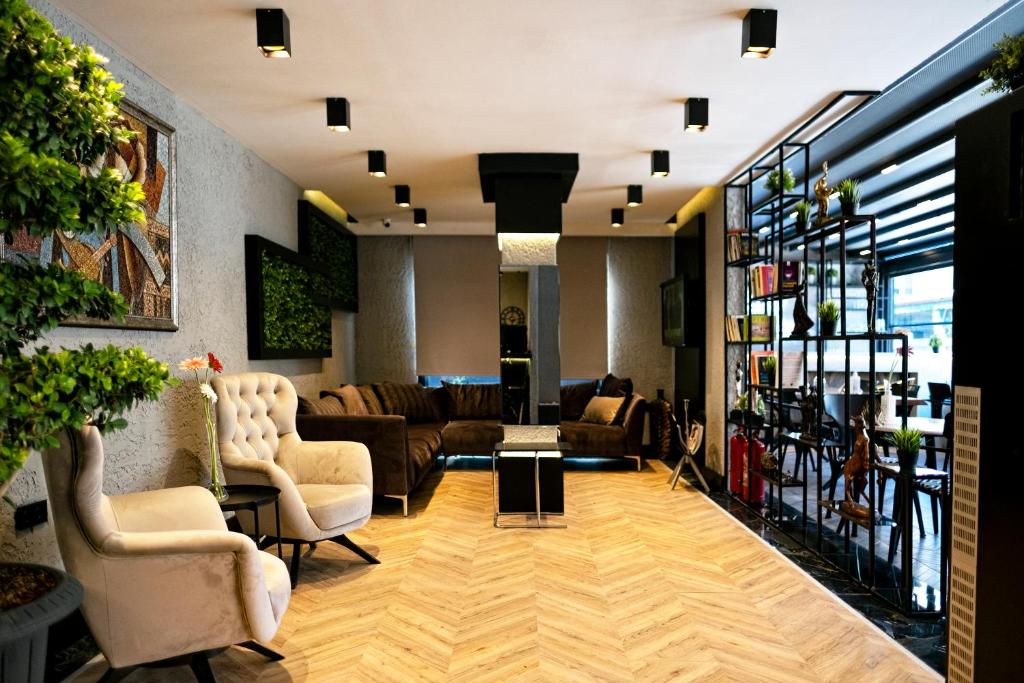 A seating area at Mielo Lara Hotel