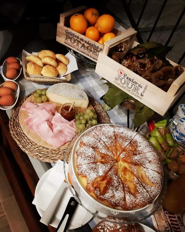 Jedlo v ubytovaní bed & breakfast alebo blízkom okolí