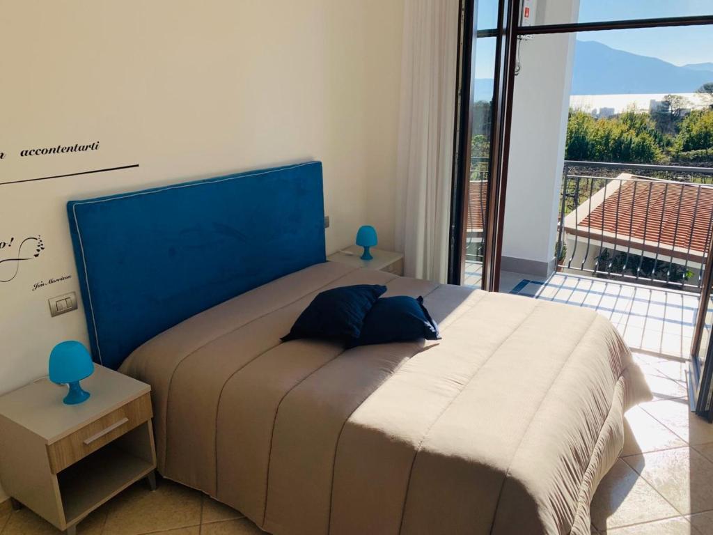 Łóżko lub łóżka w pokoju w obiekcie B&B Nonna Franca