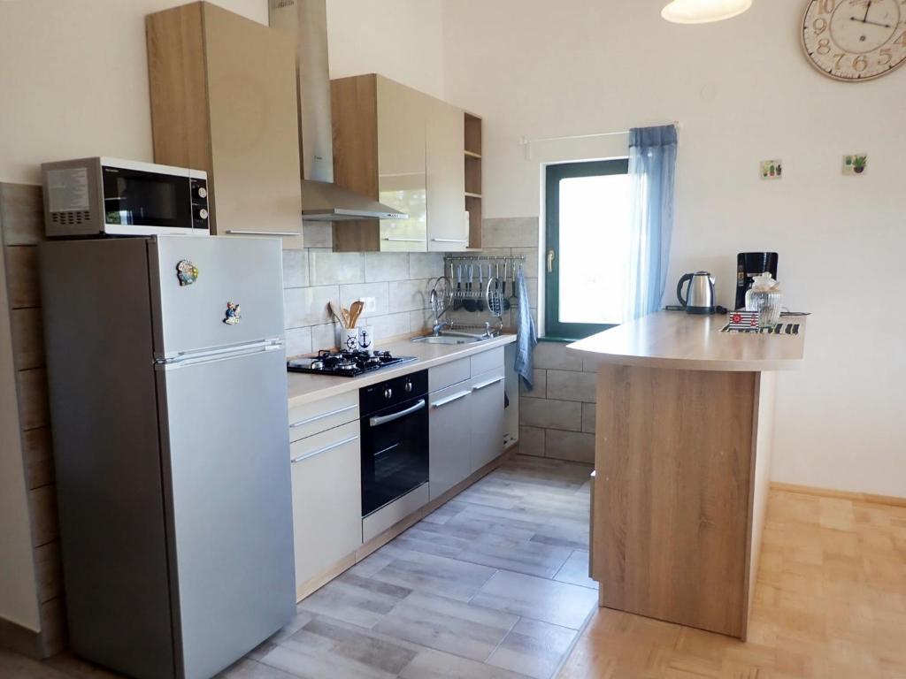 Kuchyň nebo kuchyňský kout v ubytování Apartment Adria with seaview