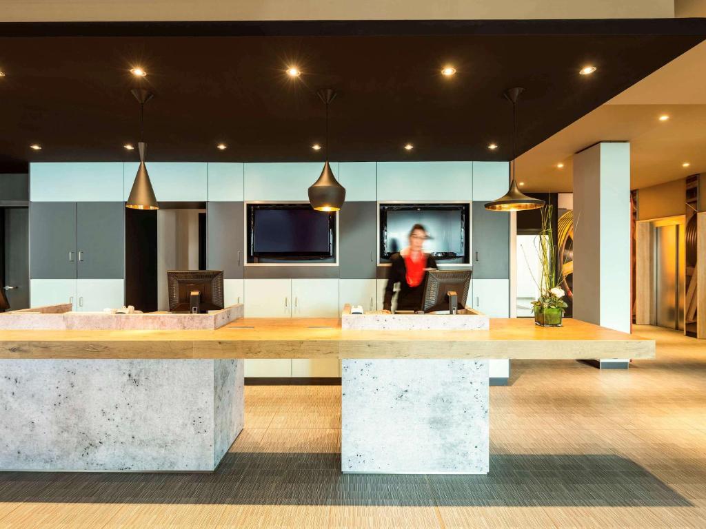 TV a/nebo společenská místnost v ubytování ibis Hotel München Garching