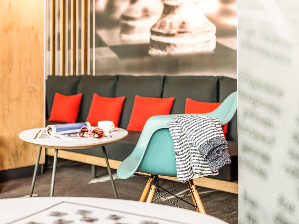 Posezení v ubytování ibis Hotel München Garching